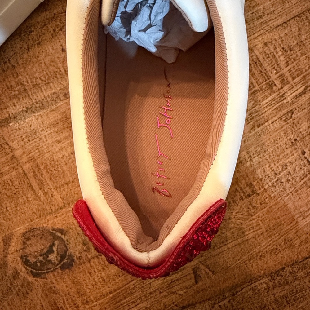 NEW Betsey Johnson White Sneakers with Red Heart - Picture 8 of 8